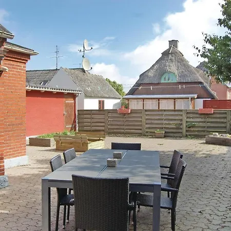 Three-bedroom Holiday With A Patio 01