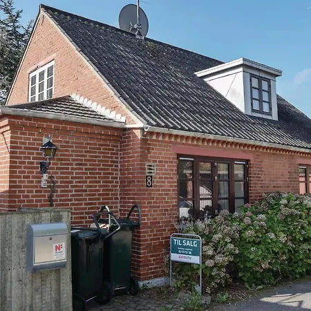 Three-bedroom Holiday With A Patio 01 * Bagenkop